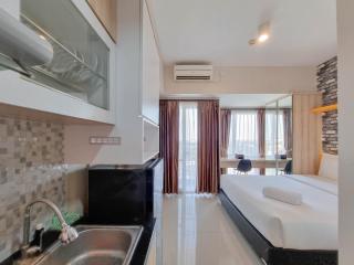 Homey and Good Studio Taman Melati Sinduadi Apartment By Travelio - 3