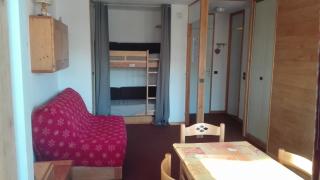 Appartement 5 personnes une chambre proche pistes balcon vue montagne Draps et serviettes non fournis Ménage à réaliser par le locataire - 4