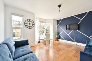 2-Bed, Sleeps 8 in Leyton E10, Near Stratford - London - 8