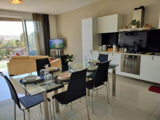 Stunning Seafront Apartment with Marina and Valletta views in Malta - Gżira - 3