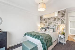Spacious2Br-Balcony-Parking-25minCentralLondon - London - 2