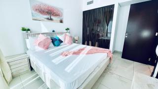 Spacious One Bedroom Apartment , Balcony, Pool & Garden View By TrueUrbanBB - Dubai - 9