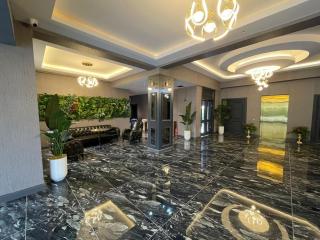 Sheltons Hotel - - 4