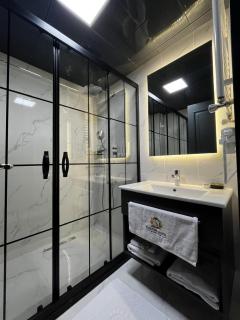 Sheltons Hotel - - 1