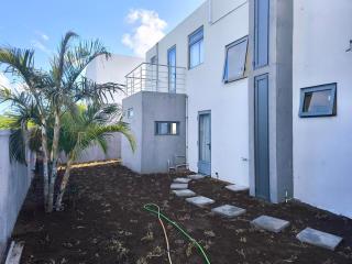 Contemporary villa with pool - - 1