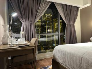 Standard Rockwell SkylineView King by PremiumStayPH - Manila - 4
