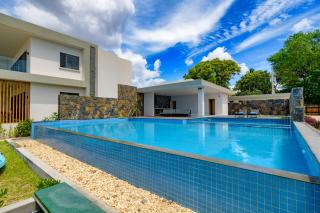 Sea N Tree Beachfront Residences - 3