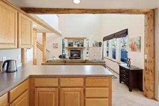 Quiet River Spacious Hood River Home - 30 Day Minimum! townhouse - Bend - 4