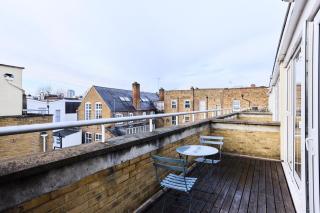 The Wray Crescent Hideout - Stylish 4BDR with Parking - Londra - 2