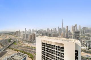 Elegant 1BR with Panoramic Views on Burj Khalifa - 1