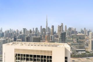 Elegant 1BR with Panoramic Views on Burj Khalifa - 4