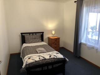 The Cozy Penguin with Sea Views - 7