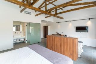 Hotel Angels - Mythimna - 8