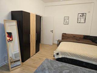 Tranquil Studio Apartment - 9