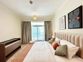 Step into Sophistication - Stylish 1-BR Apartment in Downtown Dubai by petals Holiday Homes - 5