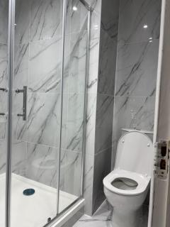 Nicely furnished 2 Bedroom Property Independent with Pakring - High Wycombe - 8