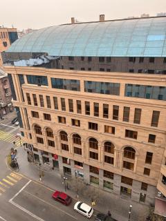 Spacious APT next to Republic Square - 1