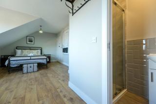 The Willow - Studio 23 - Bristol - 1