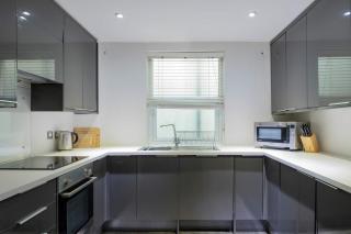 West Pier Beach - by Brighton Holiday Lets - 6