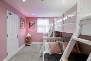 West Pier Beach - by Brighton Holiday Lets - 3