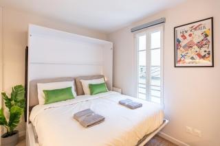 Stunning Tiny Studio - 5 min to Eiffel Tower - Sleeps 2P - Paris - 5