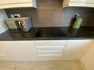 One Bed Self-Contained Flat, Kitchen & Nice Lounge - 3