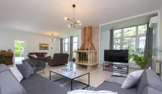 Nature View Spacious Five Bedroom Villa, Pool - Zadvarje - 9