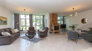 Nature View Spacious Five Bedroom Villa, Pool - Zadvarje - 1