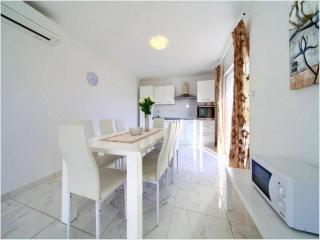 Cozy Villa With Pool - Krk - 2