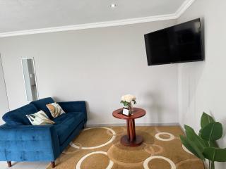 Spacious stay-in bachelor apartment - 4