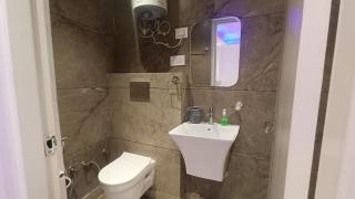 Hotel Green Chilly Near Adarsh Nagar metro station - Nova Deli - 3