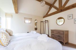 The Cart Shed - romantic hideaway with a view! - 2