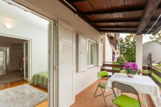 Apartment Enny Für 2 Personen In Porec, Nur 300M Vom Strand, 10 Gehminuten Vom Zentrum Entfernt, - Poreč - 1