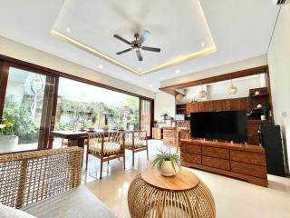 2BR Canggu Tropical Escape Villa 5Mins to Finns - Canggu - 0