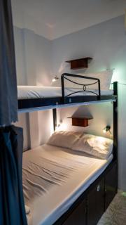 Hue Central Backpacker Hostel - Hue - 8
