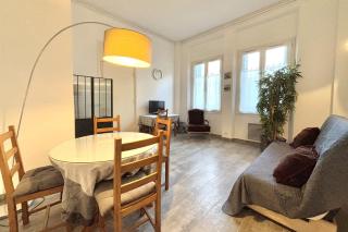 Luminous T2 on the seafront - 8