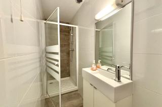 Luminous T2 on the seafront - 1