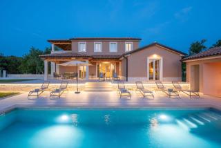 Moderne Villa Mit Pool Für 8 Personen In Zentralistrien Mit Panoramablick Und Großem Garten, - Pazin - 8
