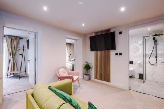Elegant 2-Bedroom Apartment with Luxury Patio Area - Llandudno - 2