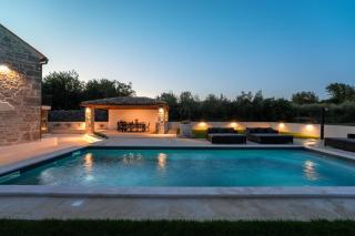 Villa Mit Pool Für 8 Personen, Großem Garten, Unweit Von Porec, Ideal Für Größere Familien Mit Kindern, - - 8