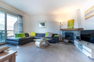 Lakeside Pool Paradise - 9