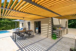 Luxuriöse, Ruhige Villa Lakora Mit Pool - Radmani - 8