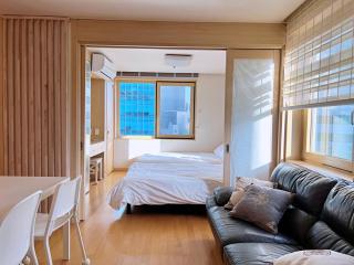 Warm 2BR Stay 1 Min from Subway - Seul - 2