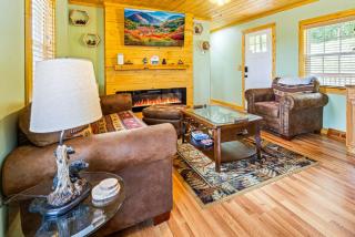 Lovely Tiny Cabin A Bearly Adventure! - 2