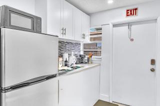 Hollywood Large Studio Close to Beach & Casino LB3 - 4