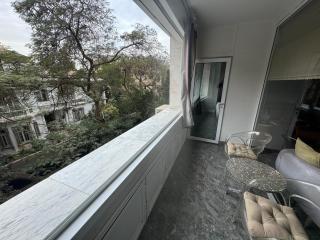 High End Artistic Apartment - 4