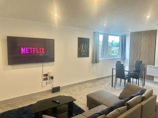 Two Bedroom Flat by Brookland Stays Serviced Accommodation Short Lets Leeds with Free WiFi - 7