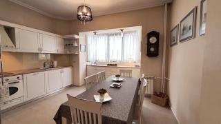 Stylish 2 BR apart in top center - 6