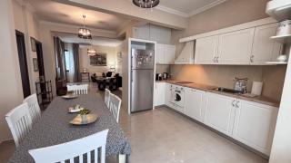 Stylish 2 BR apart in top center - 7