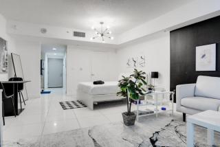 Grand Studio w Private Balcony Biscayne Bay views - Miami - 5